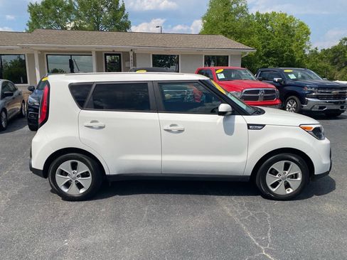 Used 2016 Kia Soul w/ Convenience Package FWD image 6