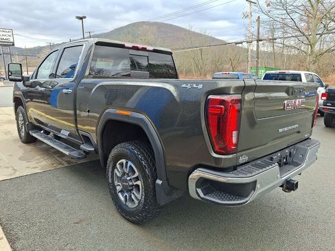 Used 2022 GMC Sierra 2500 SLT w/ SLT Premium Package image 5