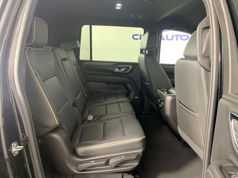 Used 2024 Chevrolet Suburban Premier AWD/4WD image 38