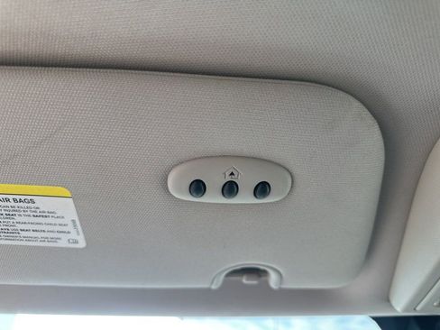 Used 2016 Chrysler Town & Country Touring-L image 21