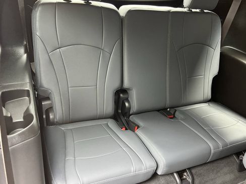 Used 2024 Buick Enclave Essence w/ Sport Touring Edition AWD/4WD image 18