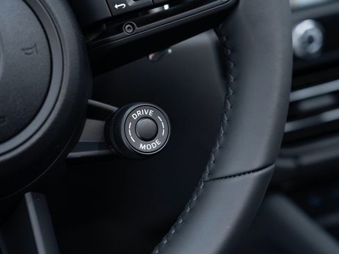 Used 2025 Porsche Macan image 29