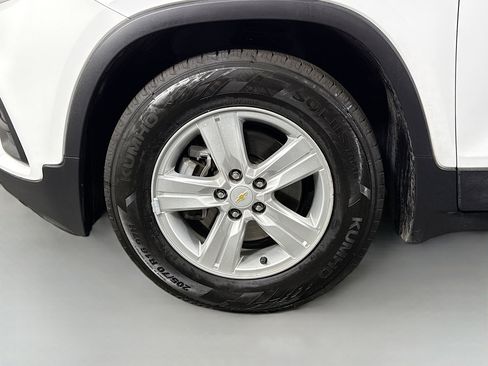 Used 2021 Chevrolet Trax LS w/ Tint and Cruise Package image 37