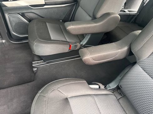 Used 2024 Ford Explorer XLT AWD/4WD image 21