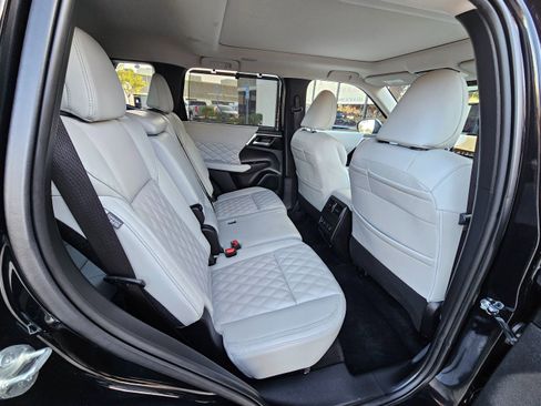 Used 2024 Mitsubishi Outlander SEL image 30