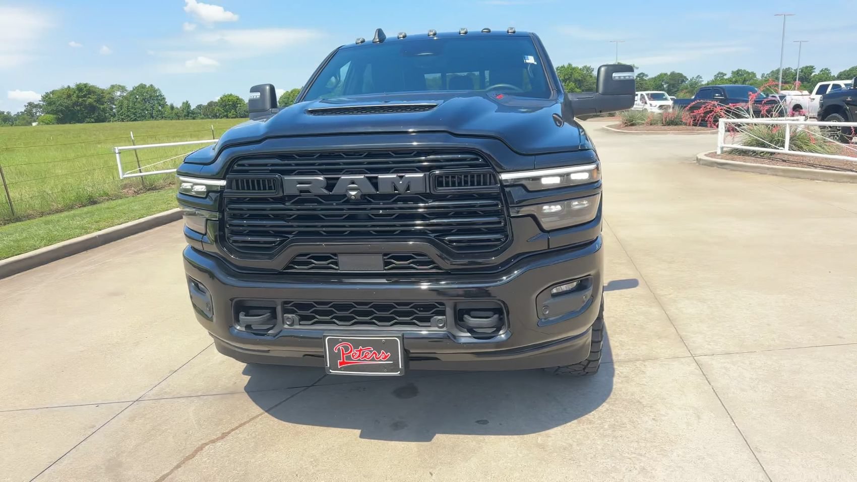 Used 2025 RAM 2500 Laramie AWD/4WD image 2
