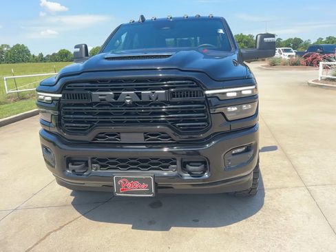 Used 2025 RAM 2500 Laramie AWD/4WD image 2