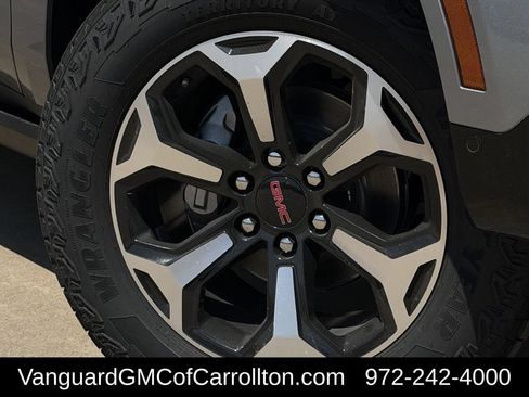 New 2026 GMC Yukon AT4 w/ AT4 Premium Plus Package AWD/4WD image 9