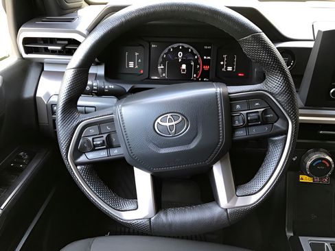 Certified 2025 Toyota Tacoma SR5 AWD/4WD image 12
