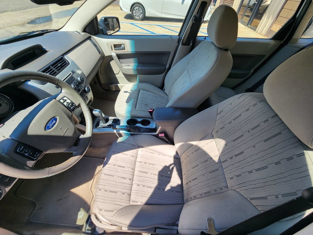 Used 2011 Ford Focus SE w/ 201A Rapid Spec Order Code FWD image 8