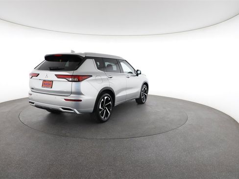Used 2023 Mitsubishi Outlander SEL image 12