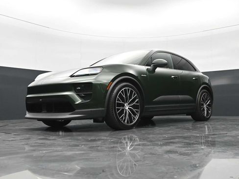 New 2026 Porsche Macan 4 Electric AWD/4WD image 38