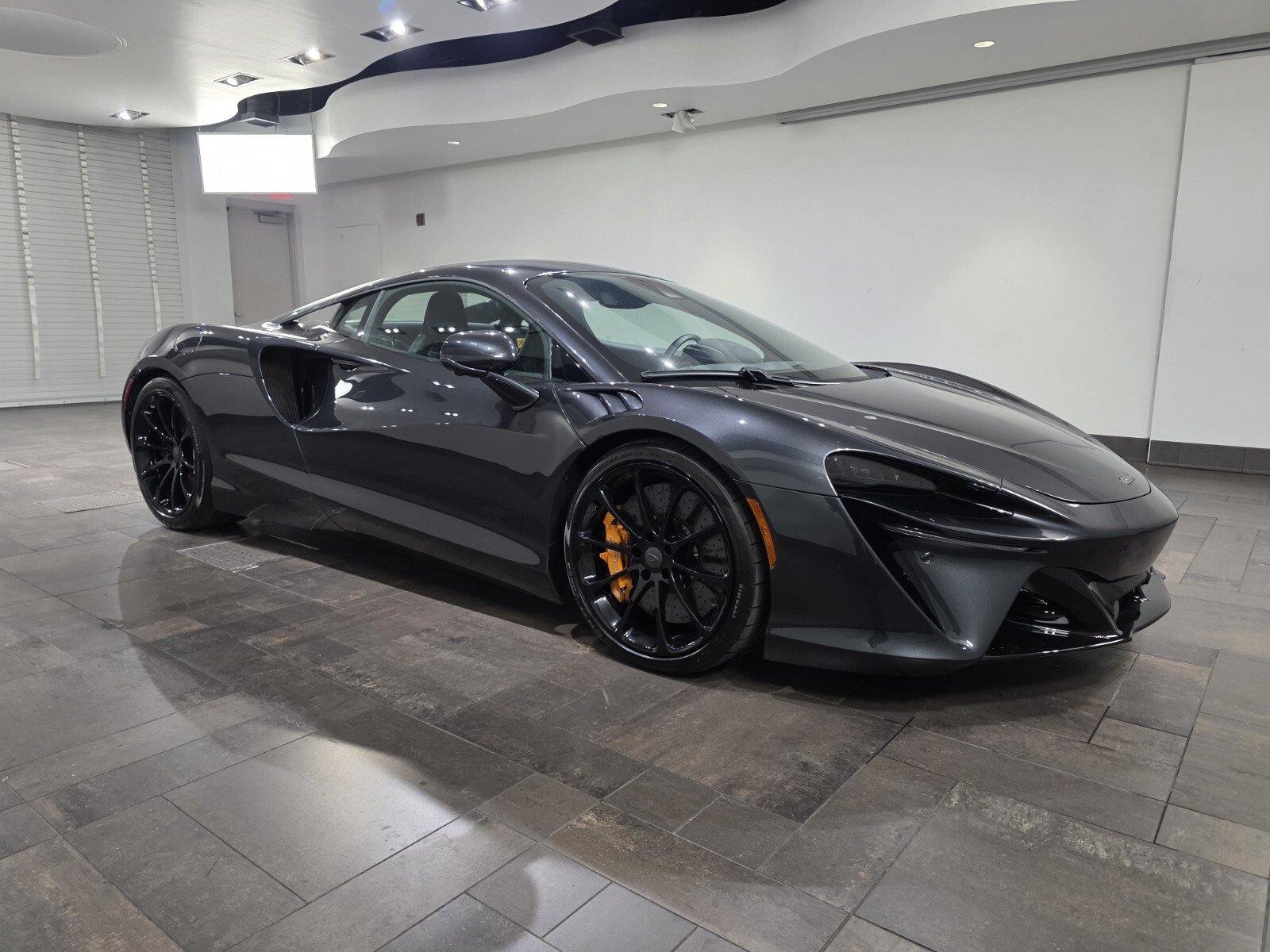 Used 2026 McLaren Artura RWD image 23