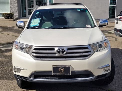 Used 2012 Toyota Highlander FWD w/ Tech Pkg image 2