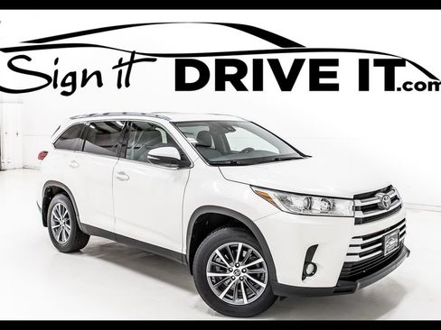Used 2019 Toyota Highlander XLE AWD/4WD image 1