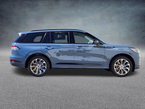 New 2026 Lincoln Aviator AWD image 8