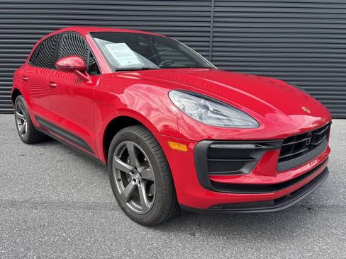 Used 2025 Porsche Macan AWD/4WD image 8