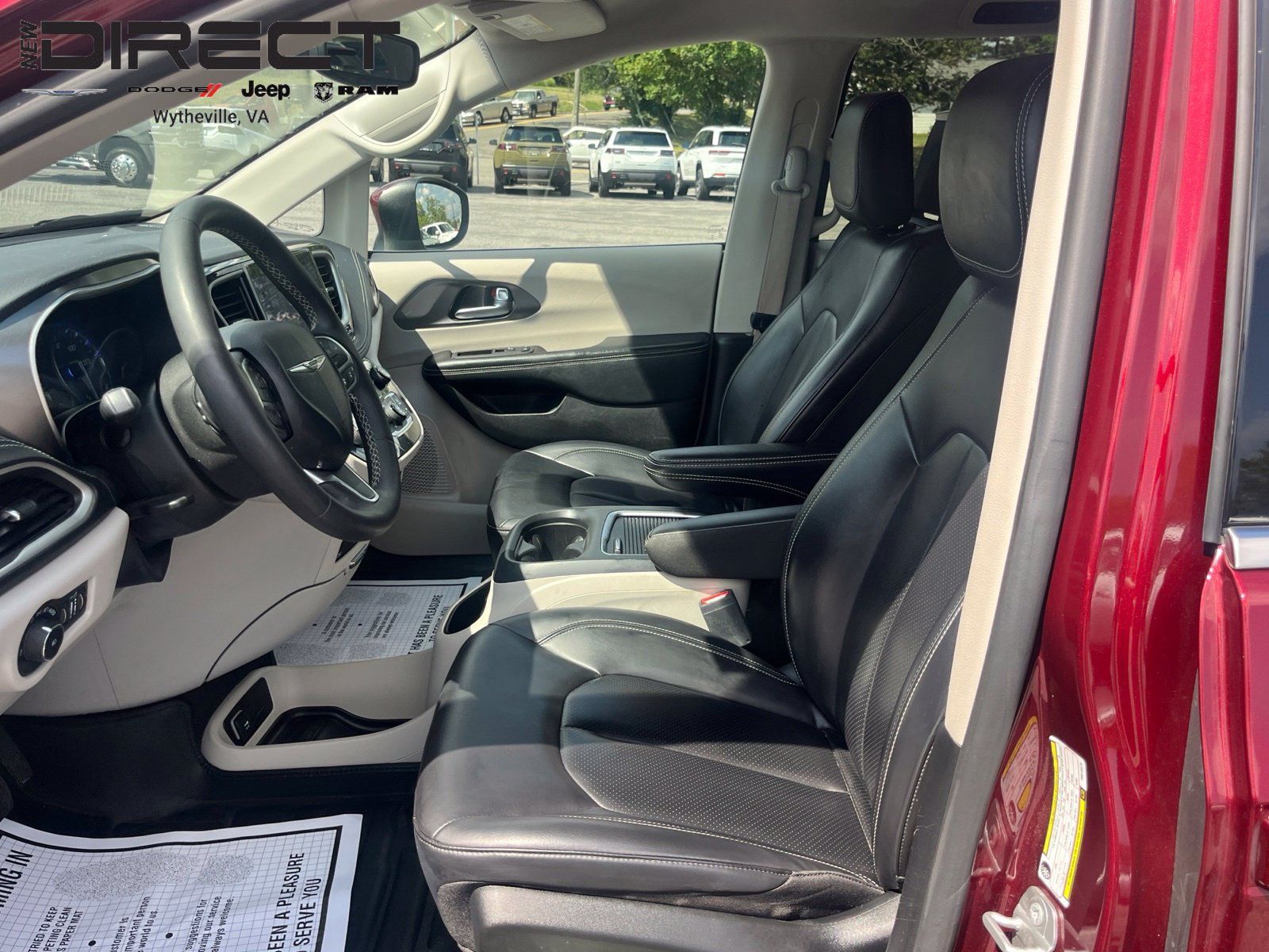 Used 2023 Chrysler Pacifica Touring-L w/ Uconnect Theater Family Group AWD/4WD image 14