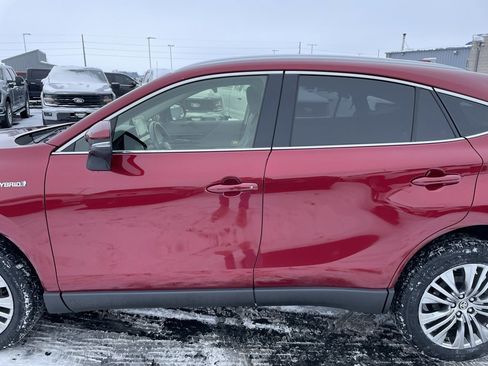 Used 2021 Toyota Venza XLE image 35