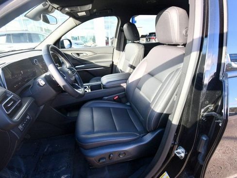 Used 2025 Chevrolet Traverse LT AWD/4WD image 13