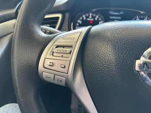 Used 2016 Nissan Rogue S AWD/4WD image 28