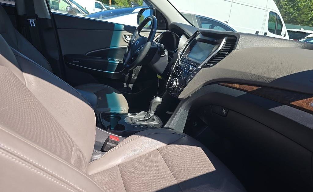 Used 2019 Hyundai Santa Fe XL FWD image 16