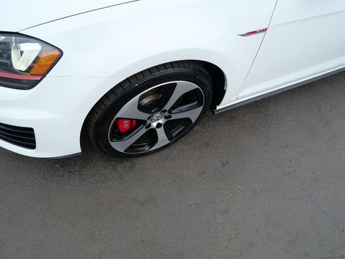 Used 2017 Volkswagen GTI SE FWD image 34