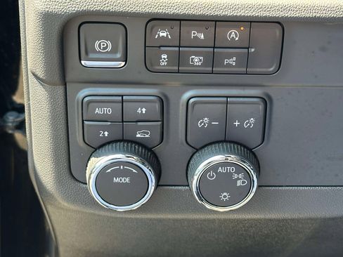 Used 2025 Chevrolet Tahoe LT AWD/4WD image 22