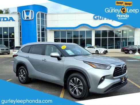 Used 2023 Toyota Highlander XLE AWD/4WD image 1