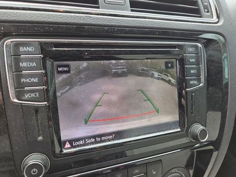 Used 2017 Volkswagen Jetta Sport image 11