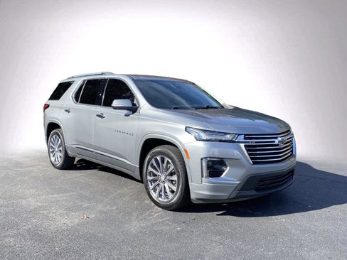 Used 2023 Chevrolet Traverse Premier image 2