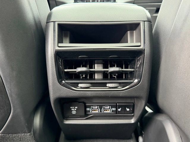 Used 2022 Jeep Grand Cherokee Limited 4xe w/ Luxury Tech Group II AWD/4WD image 32