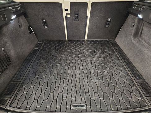 Used 2023 Jaguar F-PACE SVR image 34