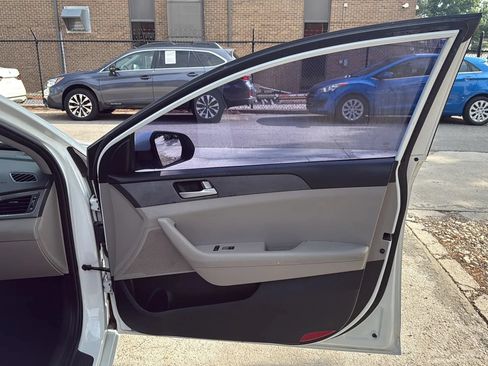 Used 2017 Hyundai Sonata SE FWD image 22