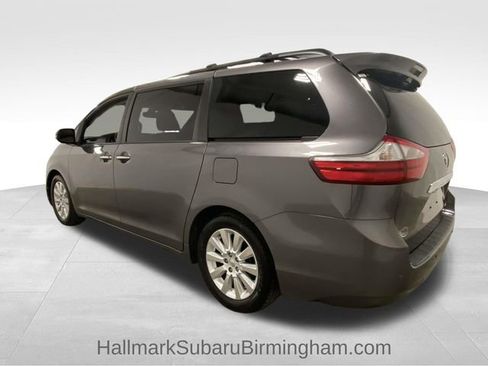 Used 2015 Toyota Sienna L image 4