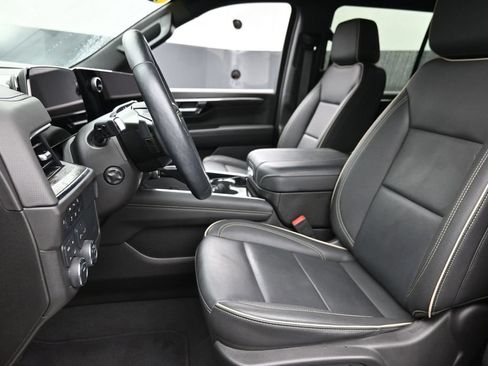 Used 2025 Chevrolet Tahoe Premier AWD/4WD image 19