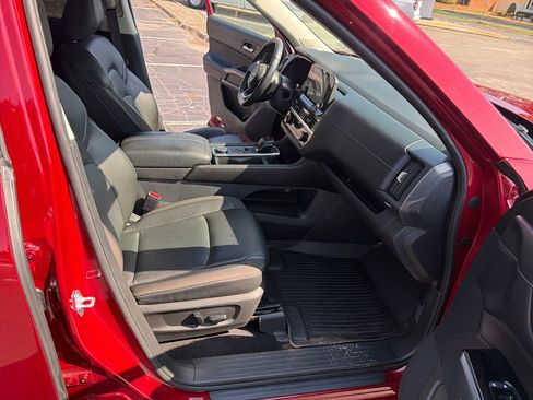 Used 2022 Nissan Pathfinder SL AWD/4WD image 42