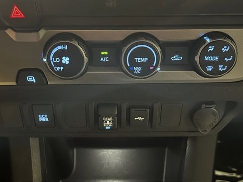 Used 2020 Toyota Tacoma SR5 image 42