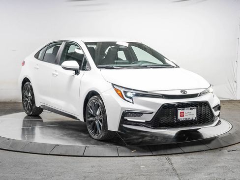 Used 2024 Toyota Corolla SE FWD image 5