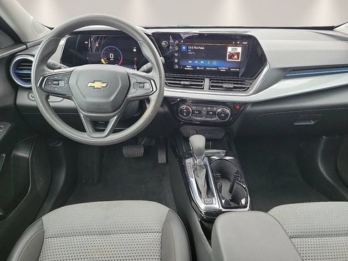 Used 2024 Chevrolet Trax LT FWD image 9