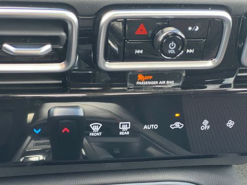 New 2026 Nissan Sentra SR w/ Floor Mat Package FWD image 5