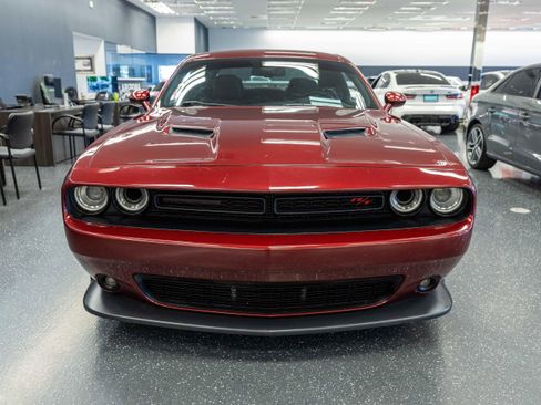 Used 2017 Dodge Challenger R/T Scat Pack w/ Driver Convenience Group RWD image 2