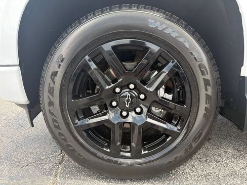 Used 2023 Chevrolet Silverado 1500 Custom AWD/4WD image 18
