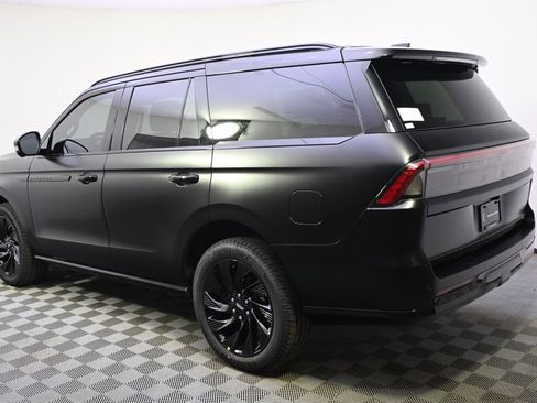 New 2026 Lincoln Navigator Reserve AWD/4WD image 3