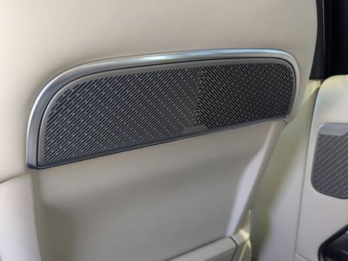 Used 2025 Land Rover Range Rover Autobiography image 13