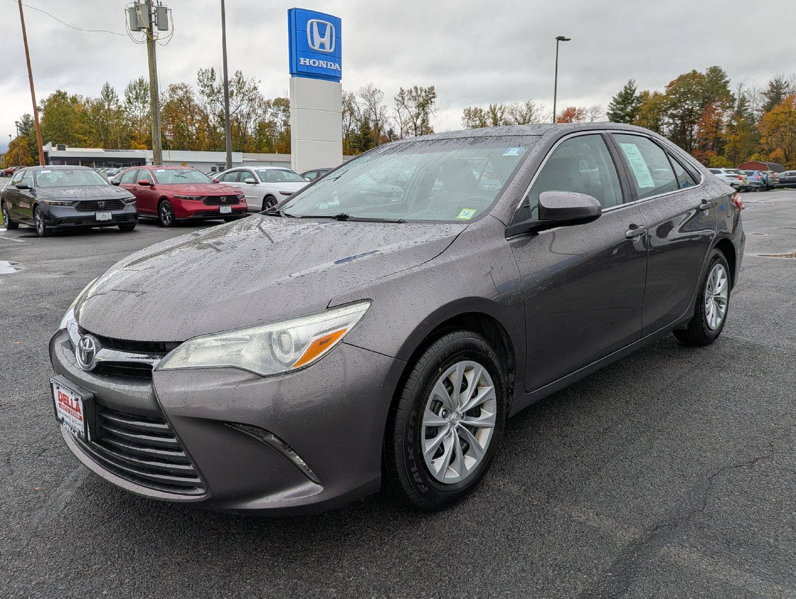 Used 2016 Toyota Camry LE FWD image 3