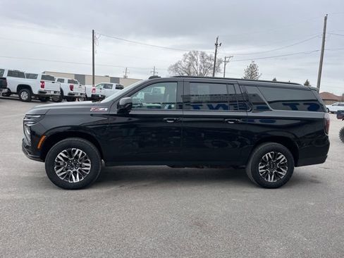 Used 2025 Chevrolet Suburban Z71 image 7