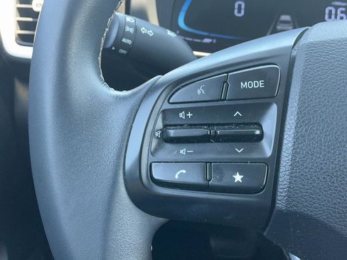 Certified 2023 Hyundai Venue Limited FWD image 18