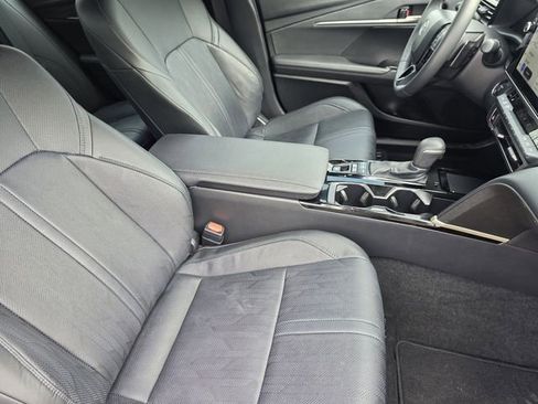 Used 2025 Toyota Camry XSE image 12