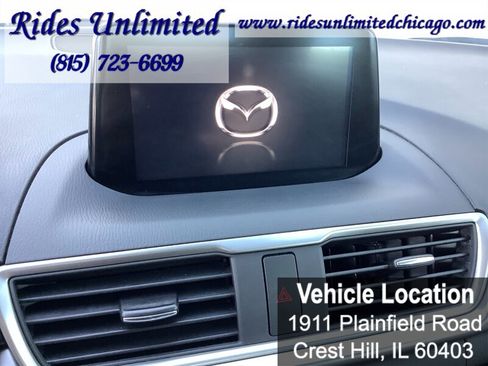 Used 2018 MAZDA MAZDA3 Touring FWD image 19